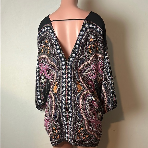 Rose + Olive Women’s Colorful Paisley Short Sleeve Top Tunic Size 3XL - Picture 5 of 10